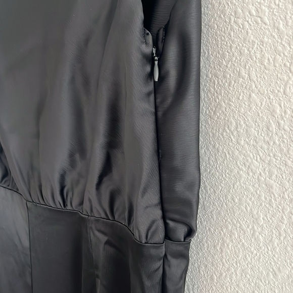 WAYF The Keita One Shoulder Satin Jumpsuit NWT Size Small - Picture 6 of 8